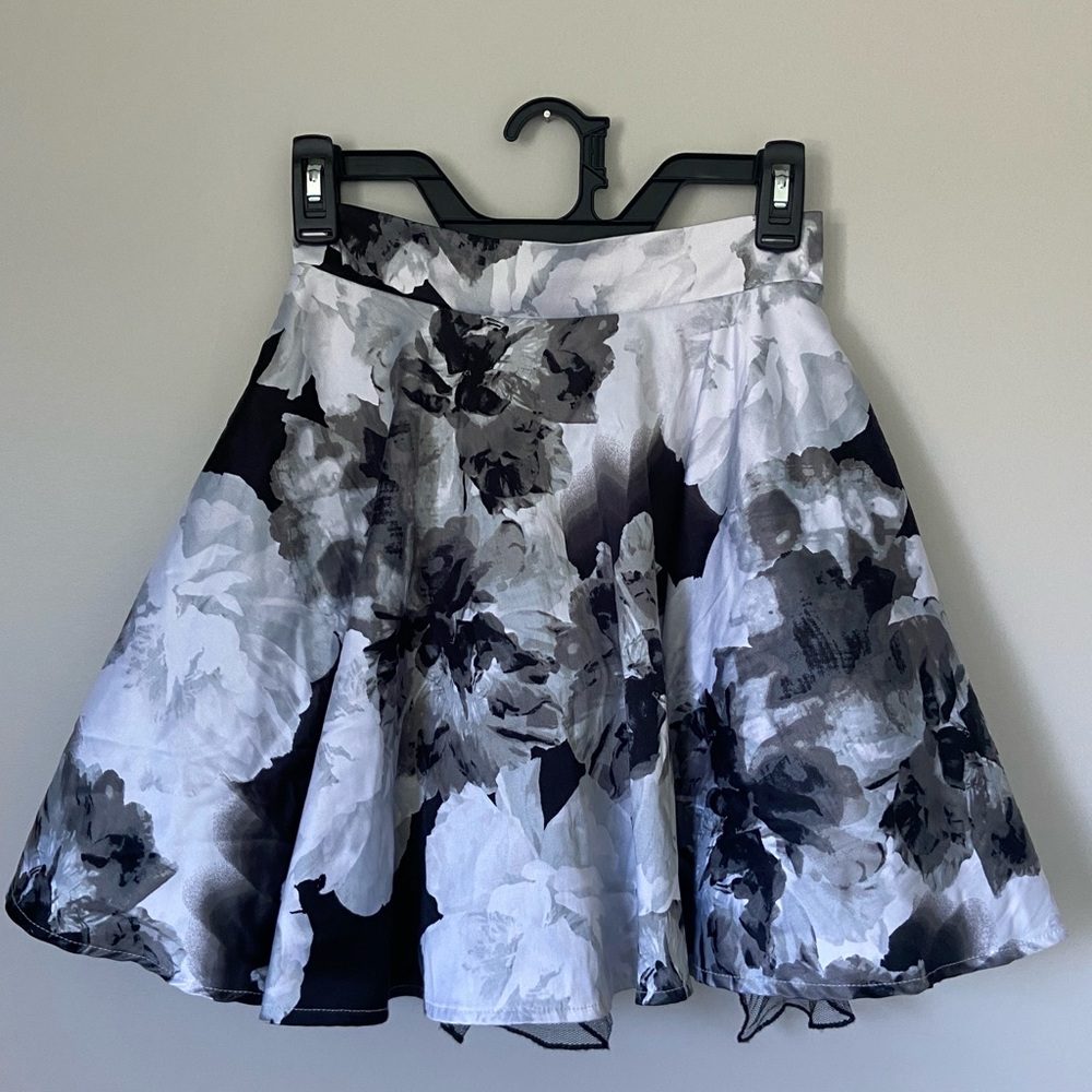 Jodi Kristopher Black and White Pleated Skater Mini Skirt